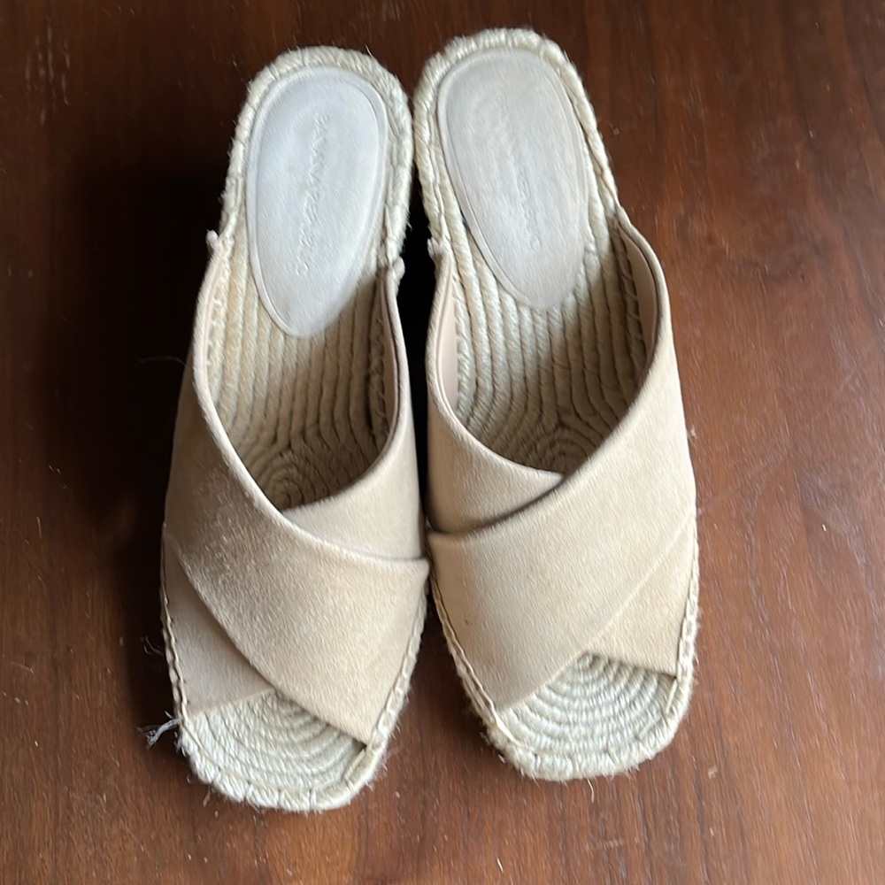 Banana republic wedges size 8! ✨💖 Espadrille Mule Sandal